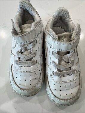 Nike Kids White Leather Sneakers with Hook-and-Loop Strap